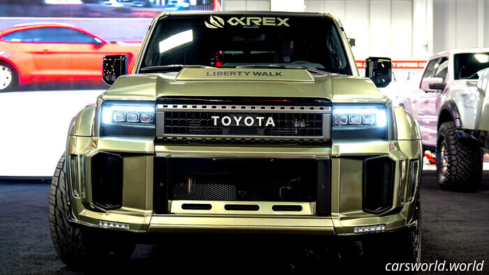 Il Land Cruiser di Liberty Walk sembra pronto a iniziare una lotta che non può vincere | Carscoops